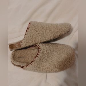 american eagle slipper shoes